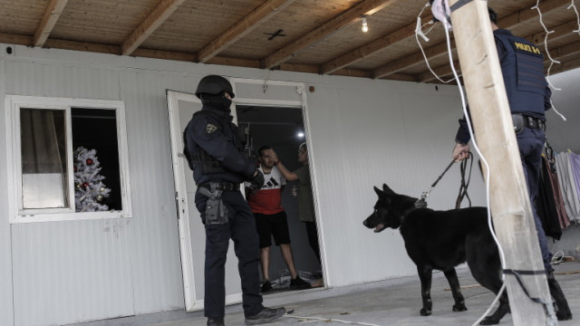 Полицията остана в готовност в петък вечерта опасявайки се че