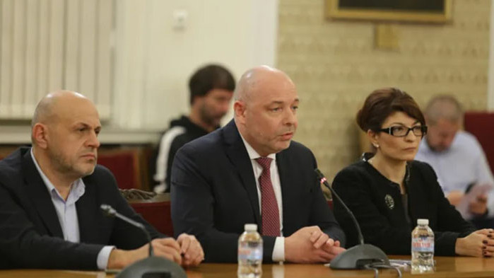 Не знам какво пише в папката на Габровски, но ще