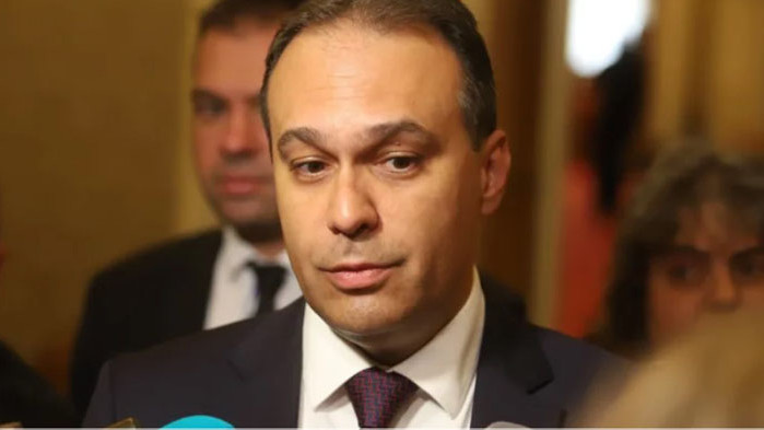 Вече официално папката е връчена и имената са ясни. След