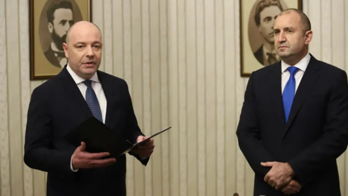 Радев издаде указ с предложение парламентът да гласува проектокабинета „Габровски”