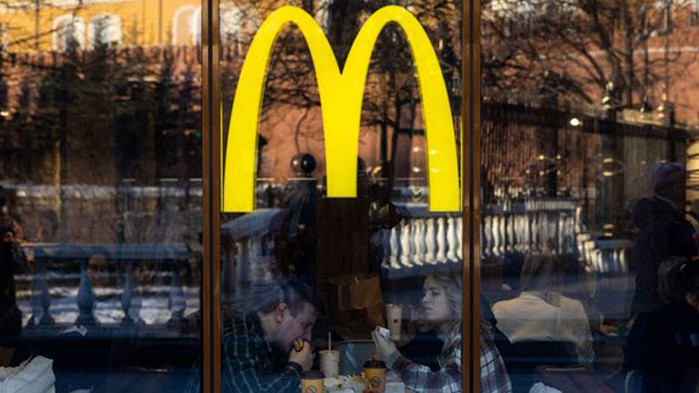 Наследникът на Макдоналдс в Русия прави своя версия на "Биг Мак"