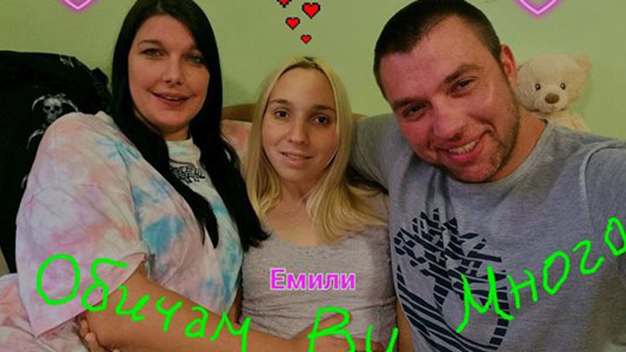 Емили Йорданова, по-известна като Емили Тротинетката, се омъжи за двама. 