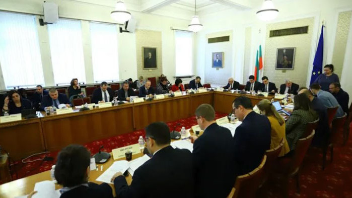 Бюджетна комисия прие с 10 гласа за“ предложението на Кирил