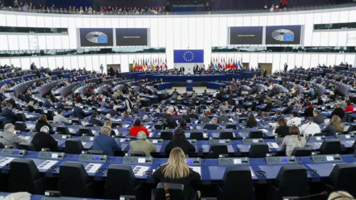 Европарламентът с процедура по отстраняването на Ева Кайли, адвокатът ѝ – „Тя е невинна”