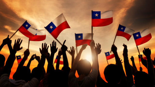 Чилийското правителство и опозиционните депутати постигнаха споразумение за започване на