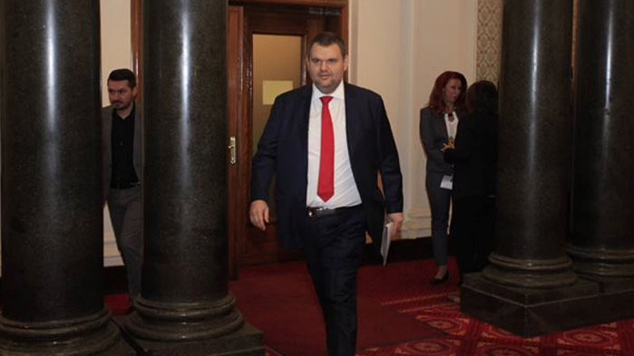 Подкрепяме този кабинет. Нека да видим какво ще свършат. Всичко,