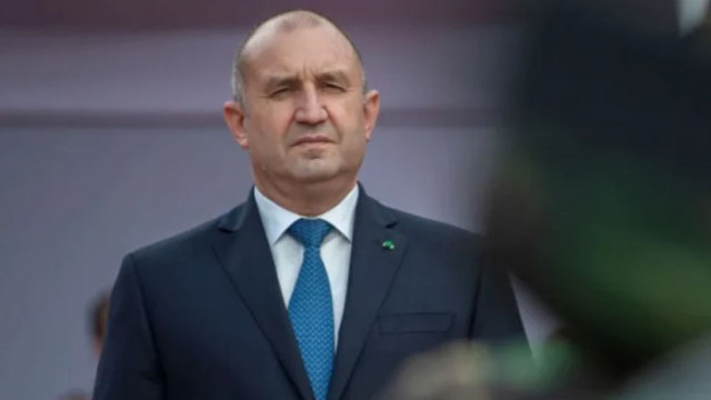 Държавният глава Румен Радев подписа указ с който връща за