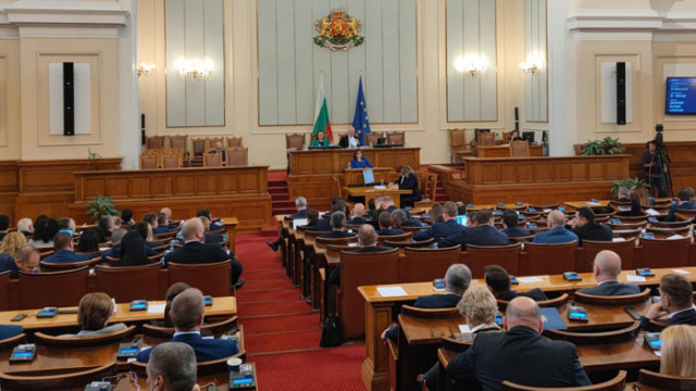 Депутатите решават за удължаване на Бюджет 2022 и Коледната си ваканция