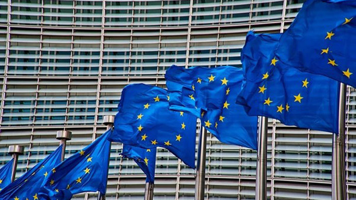 Макар че се ползва с дерогации и може да внася