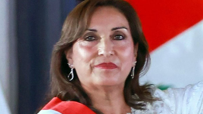 Перуанската президентка Дина Болуарте, която каза, че оглавява преходно правителство,