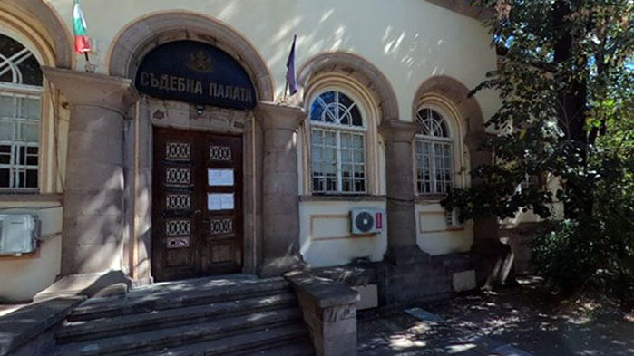 Осъдиха условно спипан с 6-има сирийци в Първомай, возил ги с германска кола