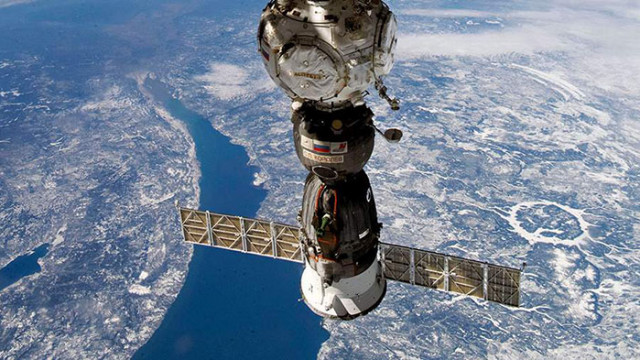 Температурата на борда на скачения с МКС руски кораб "Союз МС-22" пада