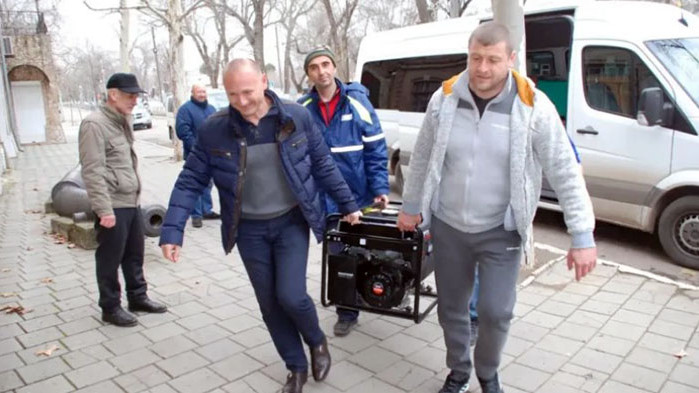 По думите на местните електричество има само два часа на