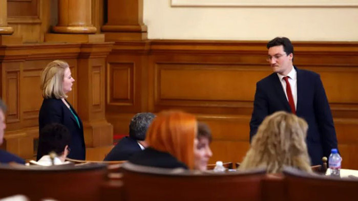Крум Зарков като Бойко Рашков – камикадзе на чужди политически поръчки