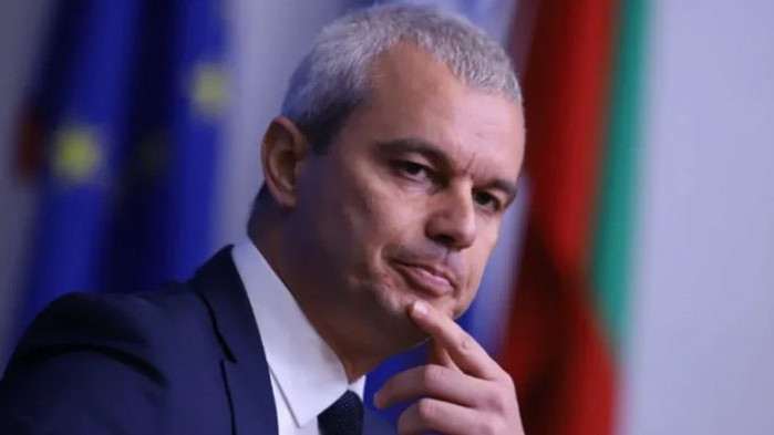 Костадинов: Решението на Радев да връчи втория мандат след празниците нарушава Конституцията
