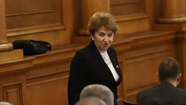 Румен Радев освободи Плугчиева дни след номинирането ѝ за министър от кабинета „Габровски“
