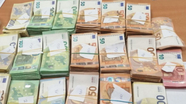 Митнически служители откриха недекларирани 50 000 евро при проверка на