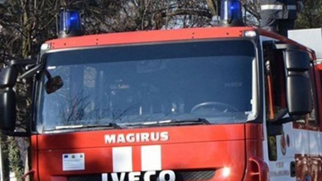 Пожар на Пристанище Запад в Бургас обгази центъра на морския