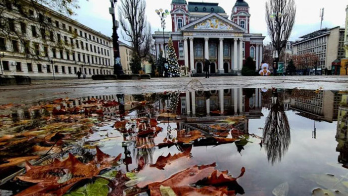 Днес още от сутринта облачността от запад ще започне бързо