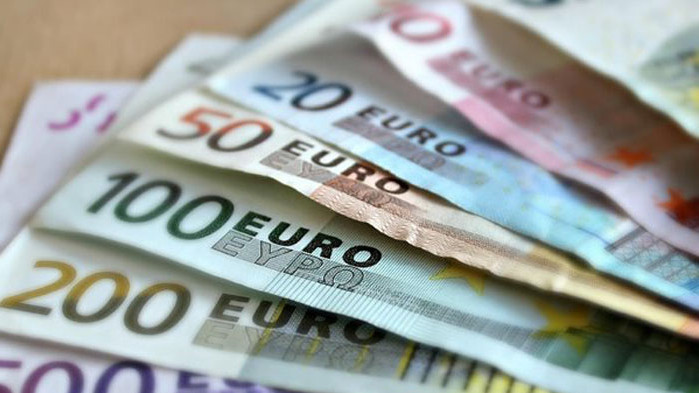 Курсът на еврото и днес остана над прага от 1,06