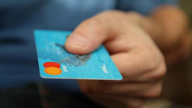 Жена източи чужда банкова карта в Търговище  съобщават от БНР В