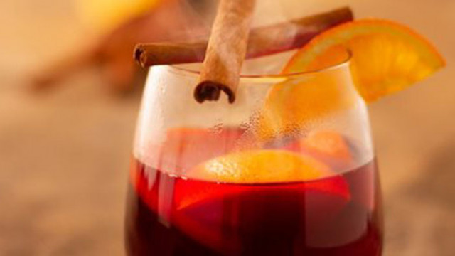 Греяното вино по традиция се пийва през зимата най вече около