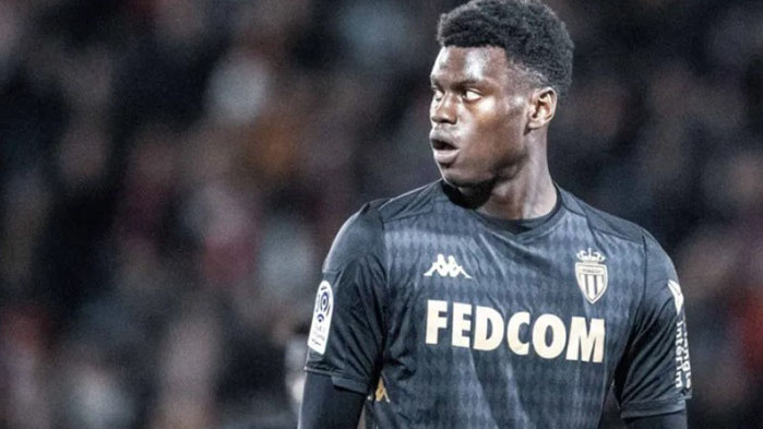 Челси иска да привлече нов централен защитник през януари, като