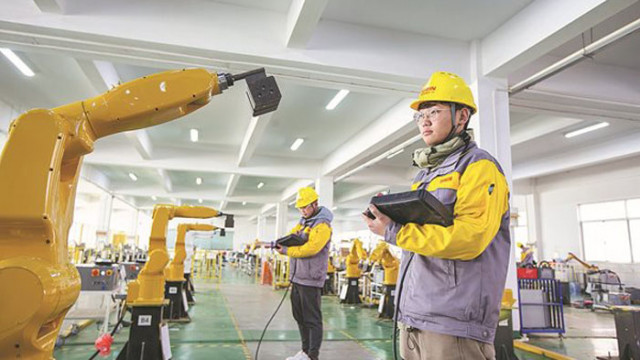 Китай се изстрелва до пето място в глобалното използване на индустриални роботи