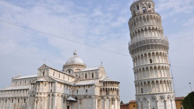 Наклонената кула в Пиза постепенно се изправя благодарение на стабилизиращите