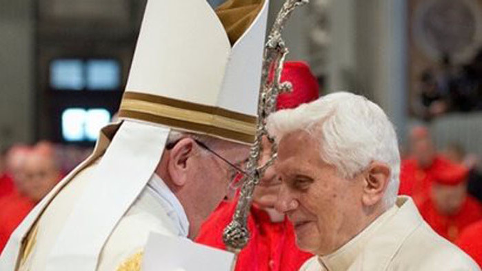 Папа Франциск: Бившият папа Бенедикт е много болен
