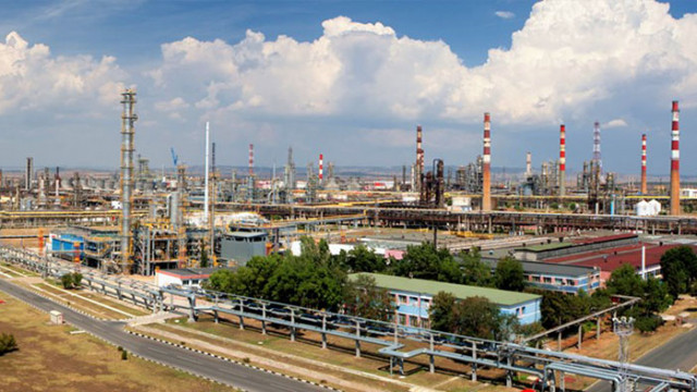 Путин спря петрола за страни, приели таван на цените, но България ще получава
