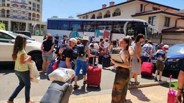Настанените в хотелите по Северното черноморие украински бежанци намаляват съобщават