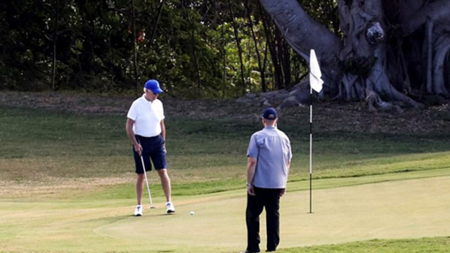 Байдън играе голф с внука си Хънтър