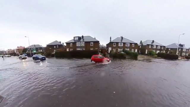 Наводнения причиниха сериозни проблеми за транспорта в Шотландия като прогнозата