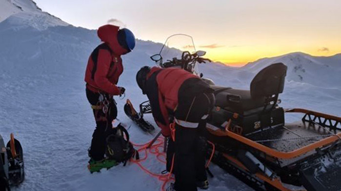 Планинските спасители стигнаха до пострадалия турист в района над Рилския