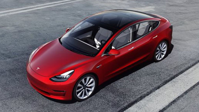 Tesla пуска още тази година кола за 25 000 долара