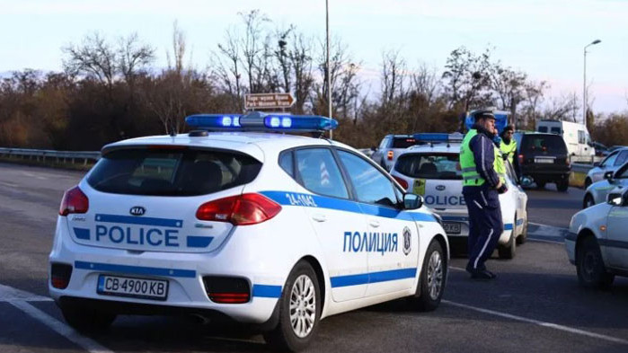 Арестуваха служител на МВР, превозвал мигранти