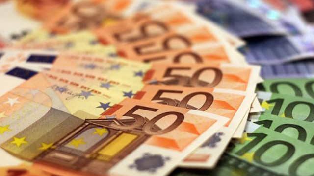Курсът на еврото днес загуби от стойността си и падна