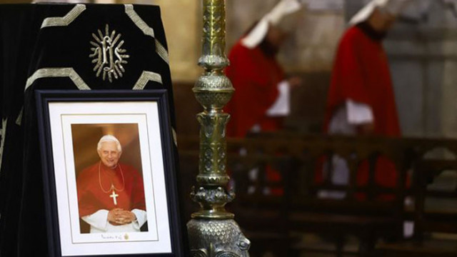 100 000 души се очакват на погребението на папа Бенедикт XVI