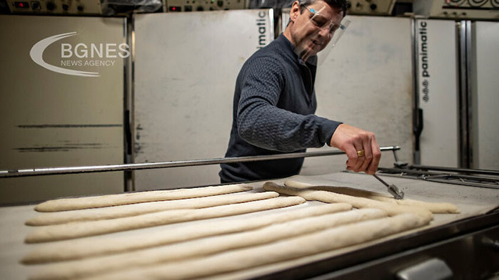 Тъй като френското правителство бърза да спаси традиционните пекарни от