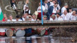 Традиционното мъжко хоро във водите на река Тунджа в Калофер