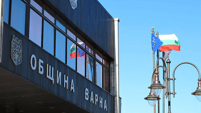 В Община Варна служител с жестов език помага на граждани с увреден слух
