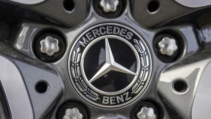 Mercedes изтегля в САЩ 324 000 автомобила на до 10 години