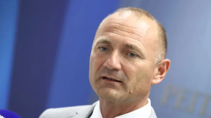 Само ПП и ДБ очевидно имат интерес, различен от националния.