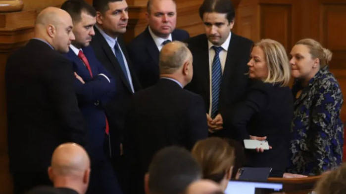 Най-сигурният начин от ДБ да получат мандата е като отново коленичат пред "Дондуков"№2