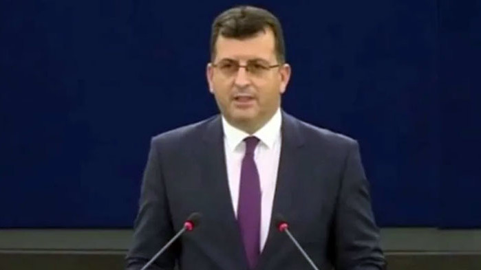 От Фейсбук профила на депутата от ГЕРБ/ЕНП Асим Адемов Депутатка