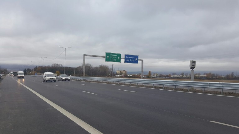 Тежкотоварен камион е катастрофирал на Северната скоростна тангента в София, съобщава