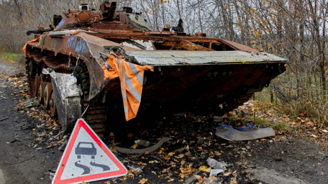 Първите камиони с фрагменти от мостове предадени на Киев от