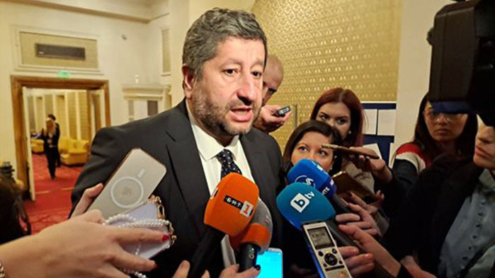 Третият мандат не бил топка, която се подхвърля, а бъдещето на страната, твърди Христо Иванов