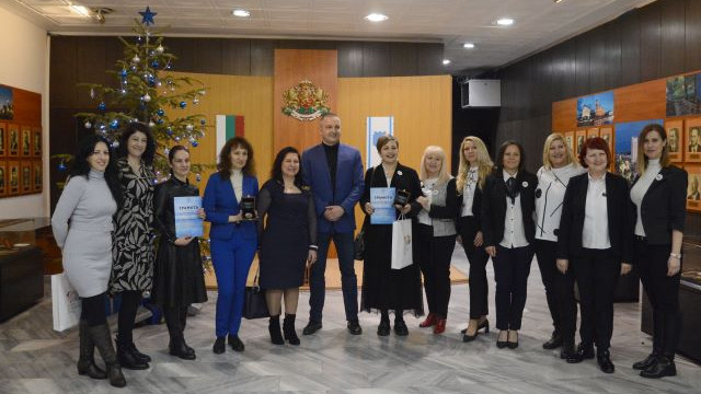 Рекорден брой участници се включиха в конкурса „Да украсим Варна за Коледа“